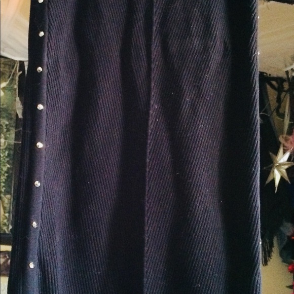 SOLD Long black ribbed Zara skirt with studs M - Picture 3 of 7